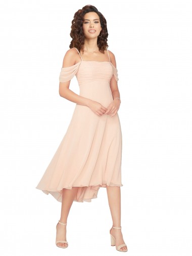 Großhandel Eisrosa A-Linien Quadrat Ausschnitt Midi Chiffon Kurze Brautjungfernkleider