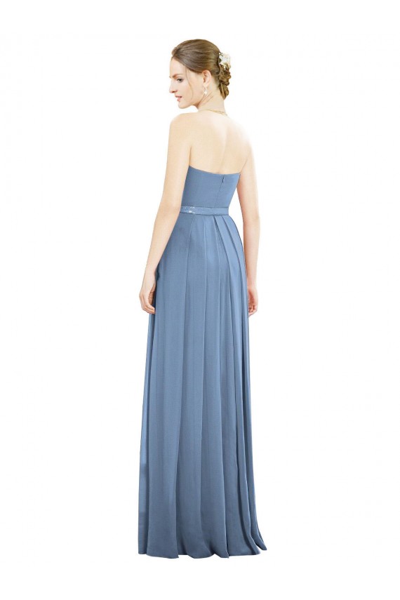 Großhandel Staubiges Blau A-Linien Trägerlos Chiffon Lange Brautjungfernkleider
