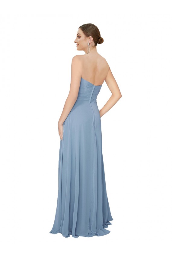 Großhandel Staubiges Blau A-Linien Trägerlos Chiffon Lange Brautjungfernkleider