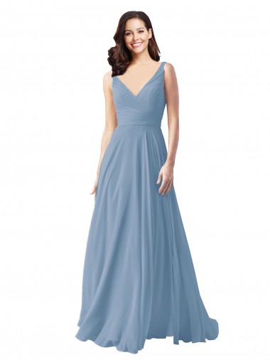 Großhandel Staubiges Blau A-Linien V-Ausschnitt Chiffon Lange Brautjungfernkleider