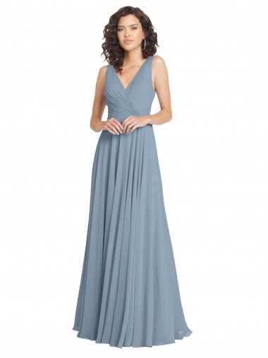 Großhandel Staubiges Blau A-Linien V-Ausschnitt Chiffon Lange Brautjungfernkleider