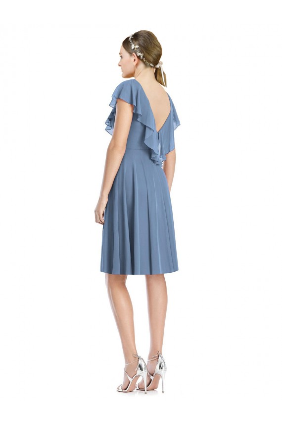 Großhandel Staubiges Blau A-Linien V-Ausschnitt Knielang Cocktail Chiffon Kurze Brautjungfernkleider
